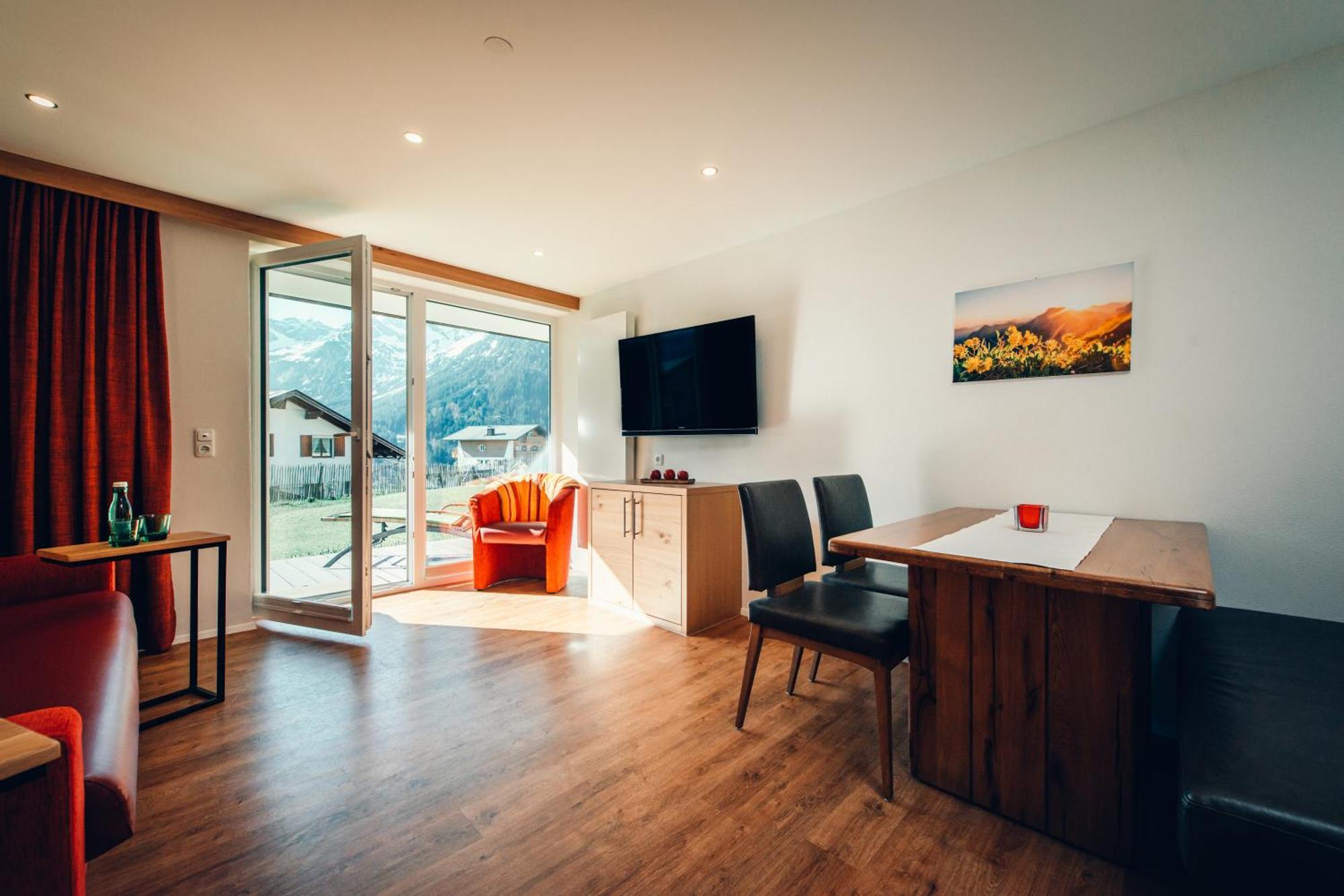 Ferienhotel Almajur Mittelberg Pokoj fotografie